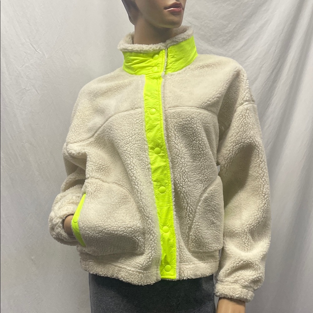 Old Navy Active Cream and Neon Yellow Jacket NWOT - Picture 9 of 10